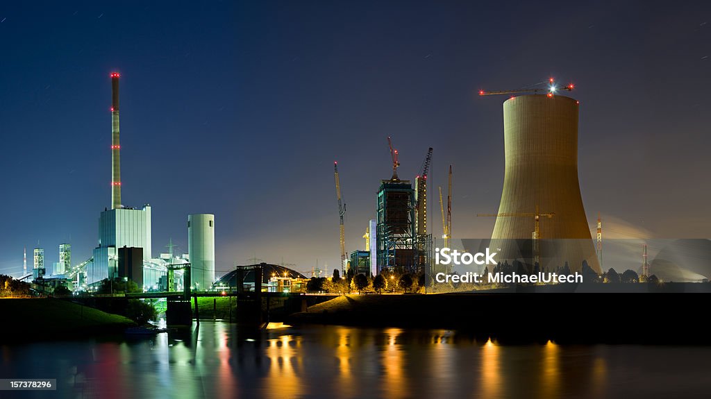 発電所の夜景 - カラー画像のロイヤリティフリーストックフォト