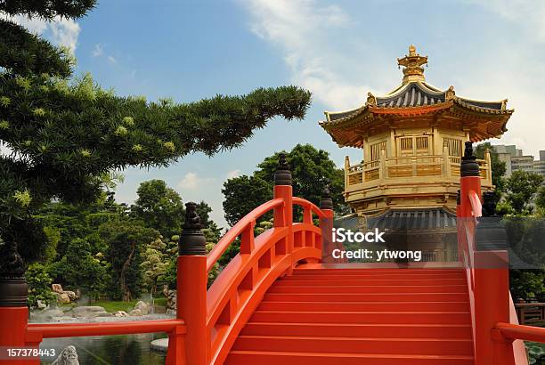 Pagoda I Czerwony Most W Ogród Chiński - zdjęcia stockowe i więcej obrazów Bez ludzi - Bez ludzi, Chiny, Czerwony