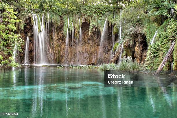 Laghi Plitvice - Fotografie stock e altre immagini di Acqua - Acqua, Acqua fluente, Ambientazione esterna