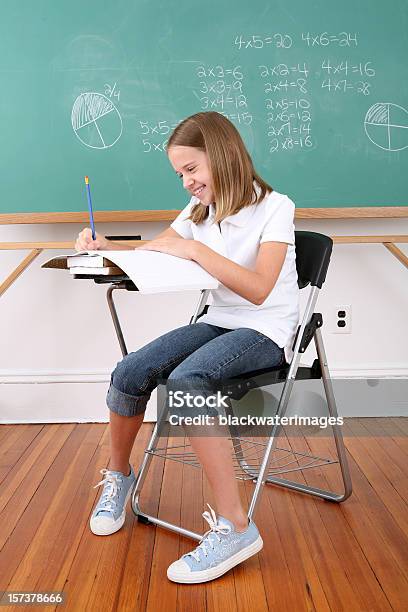 Estudiantes Que Van A La Escuela Foto de stock y más banco de imágenes de 10-11 años - 10-11 años, Adolescencia, Alegre