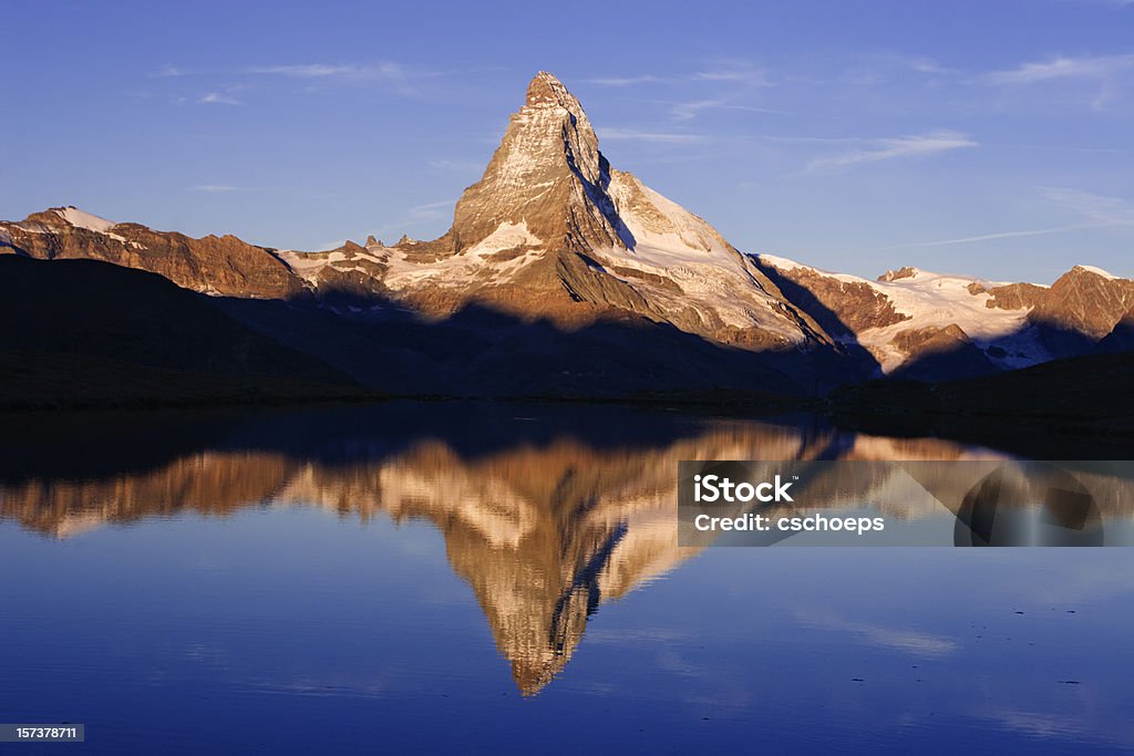 Matterhorn reflexo - Foto de stock de Agosto royalty-free