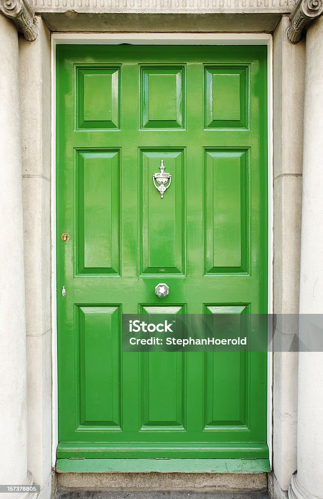 Porta verde, bela entryway em Dublin, Irlanda - Royalty-free Dublin Foto de stock