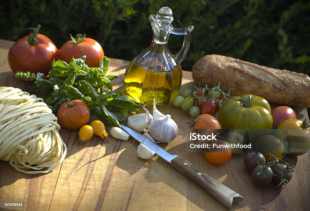 Cozinhar os ingredientes & azeite, alimentos italiano massa de legumes para o jantar - Royalty-free Galheta - Loiça Foto de stock