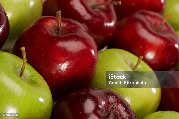 グリーンレッドアップルハイアングル - レッドデリシャスのストックフォトや画像を多数ご用意 - レッドデリシャス, リンゴ, 緑色
