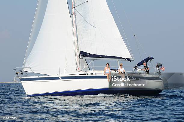 Navegando En Mar Adriático Foto de stock y más banco de imágenes de Familia - Familia, Navegación, Embarcación marina