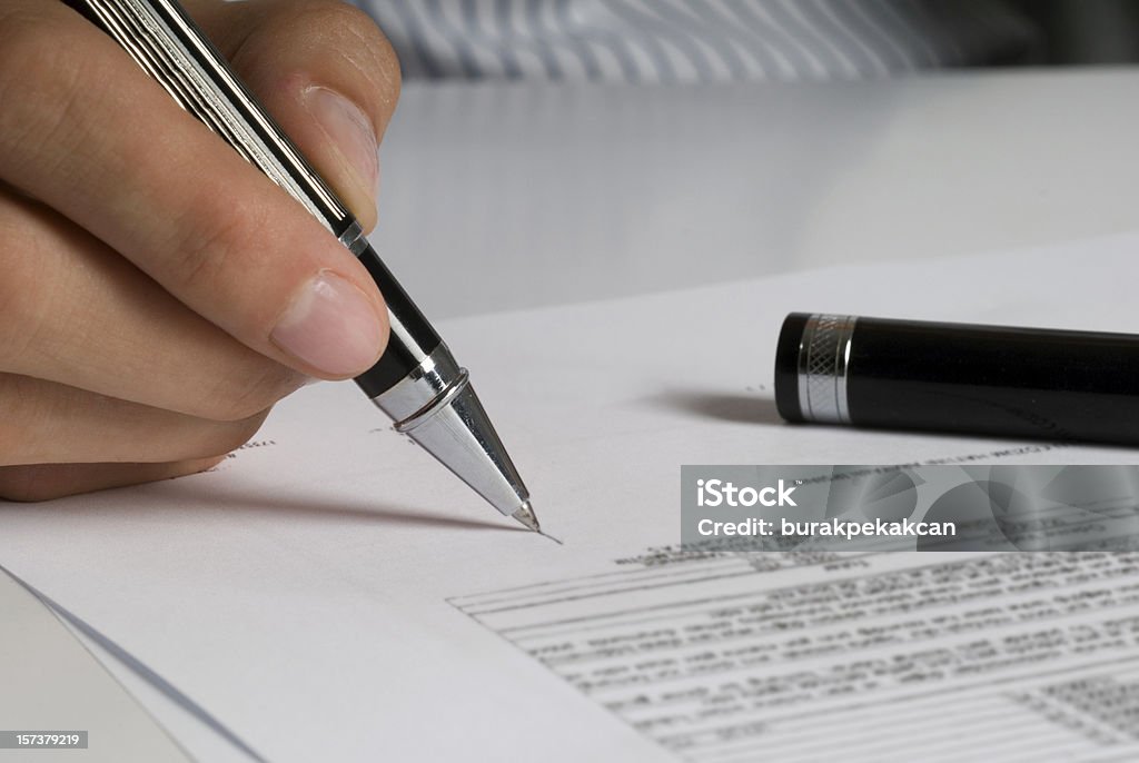 Mulher de Negócios, assinatura de documentos, close-up de Mãos - Royalty-free Asserção Foto de stock