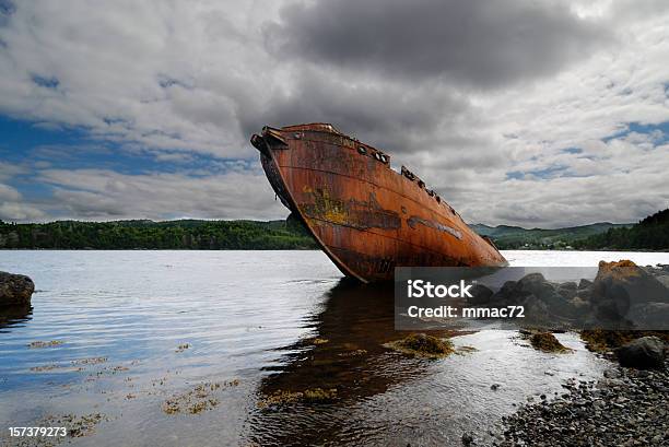 Naufrágio Do Navio - Fotografias de stock e mais imagens de Acidente de Barco - Acidente de Barco, Afundar, Embarcação Industrial