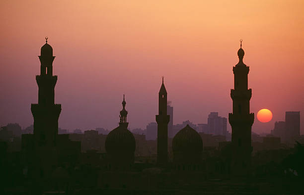 kairo atardecer - cairo egypt mosque minaret fotografías e imágenes de stock