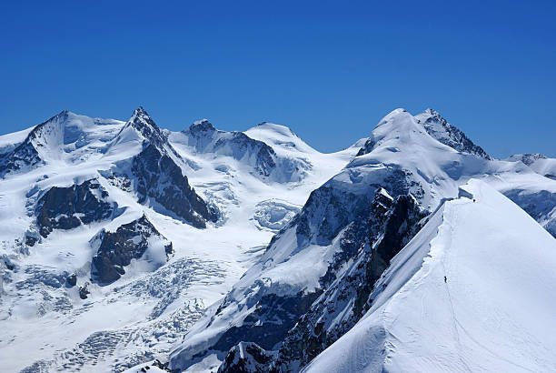 alpes peninos - liskamm imagens e fotografias de stock