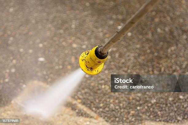 Foto de Lavagem De Pressão Concreto e mais fotos de stock de Limpeza a alta pressão - Limpeza a alta pressão, Concreto, Lavar