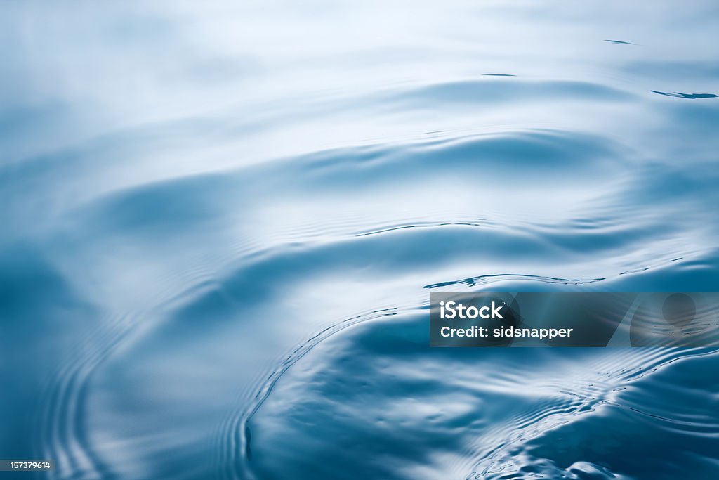 Olas en el mar azul - Foto de stock de Abstracto libre de derechos