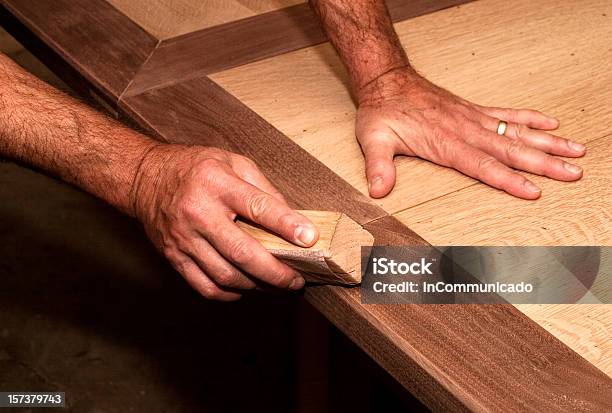 Taller De Lijar A Mano Foto de stock y más banco de imágenes de Artesano - Artesano, Artesanía, Papel de lija