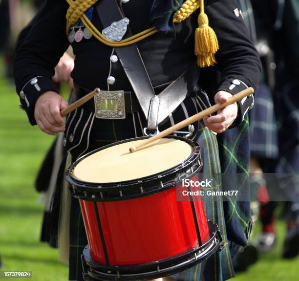 Batterista In Un Pipe Band Scozia - Fotografie stock e altre immagini di Scozia - Scozia, Tamburi e batterie, Cultura scozzese