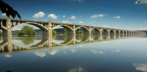 pont columbia-wrightsville - bridge pennsylvania susquehanna river concrete photos et images de collection
