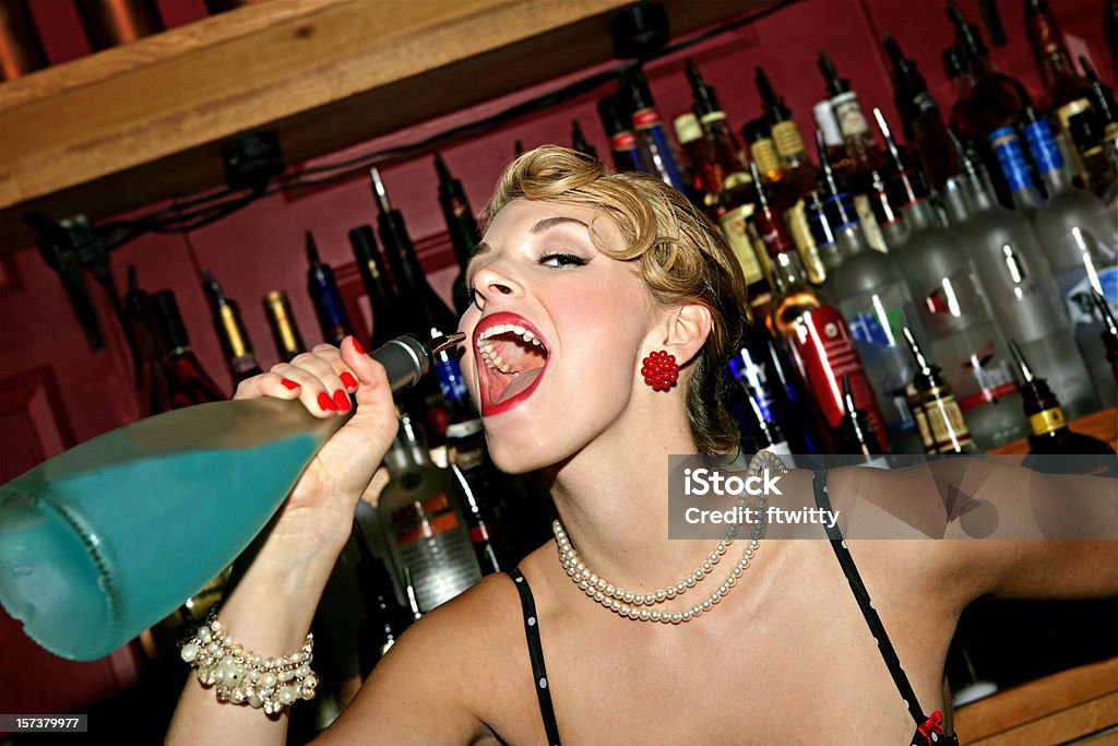 Party ragazza - Foto stock royalty-free di Bar