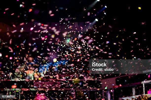 Comemoração - Fotografias de stock e mais imagens de Confete - Confete, Multidão, Comemoração - Conceito