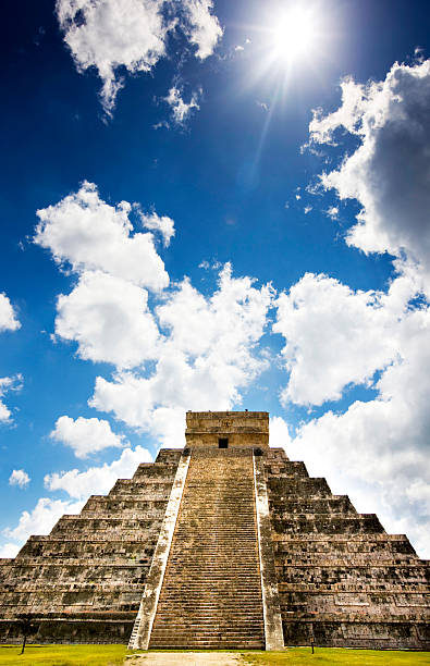 soleil de chichen itza - old fashioned staircase antique antiquities photos et images de collection