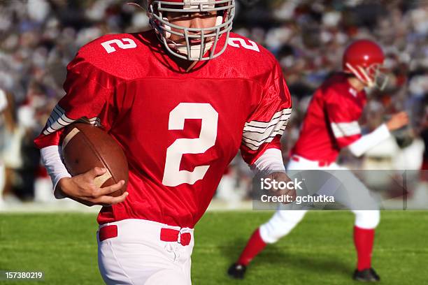Footballspieler Stockfoto und mehr Bilder von Amerikanischer College-Football - Amerikanischer College-Football, Football-Spieler, Trikot