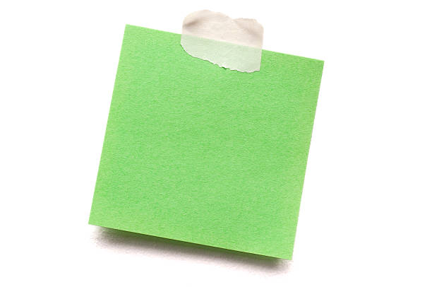 verde post-it nota sobre blanco - sheet adhesive note paper note pad fotografías e imágenes de stock