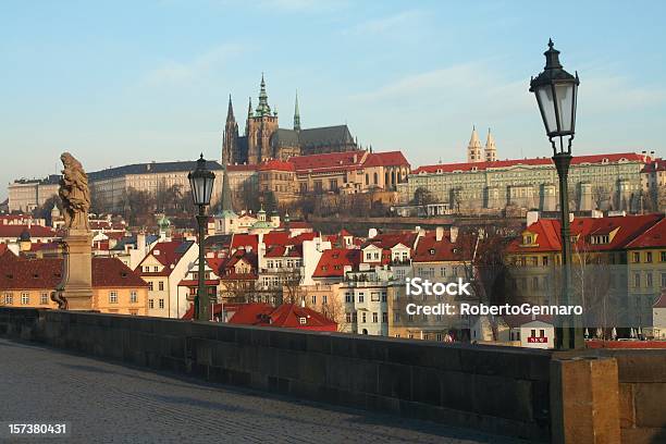 Praga De Manhã - Fotografias de stock e mais imagens de Ao Ar Livre - Ao Ar Livre, Bairro Antigo, Basílica de São Jorge