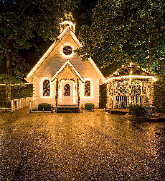 kaplica miłości serii - wedding gatlinburg outdoors night zdjęcia i obrazy z banku zdjęć