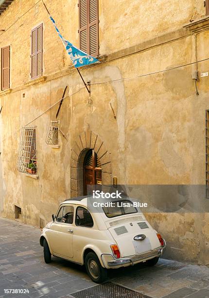 Vintage De Itália Fiat 500 Cena Urbana - Fotografias de stock e mais imagens de Itália - Itália, 500, Carro de Coleccionador