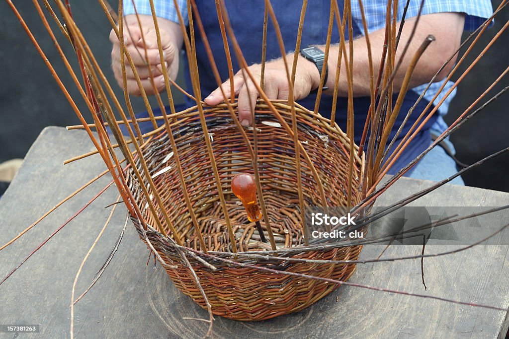Basketmaker 손으로 작동 - 로열티 프리 버드나무 스톡 사진