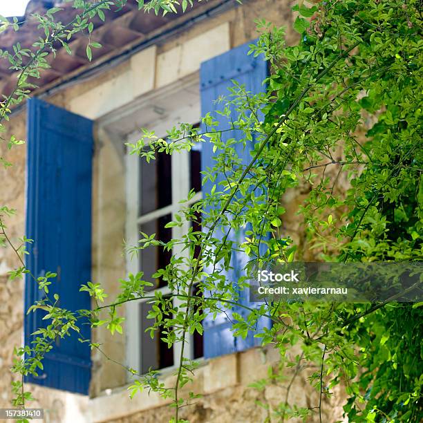 Provencefenster Stockfoto und mehr Bilder von Region Provence-Alpes-Côte d'Azur - Region Provence-Alpes-Côte d'Azur, Wohnhaus, Eleganz