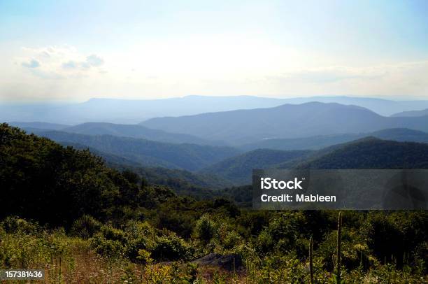 Montañas Blue Ridge En Verano Foto de stock y más banco de imágenes de Montañas Blue Ridge - Montañas Blue Ridge, Horizonte, Aire libre