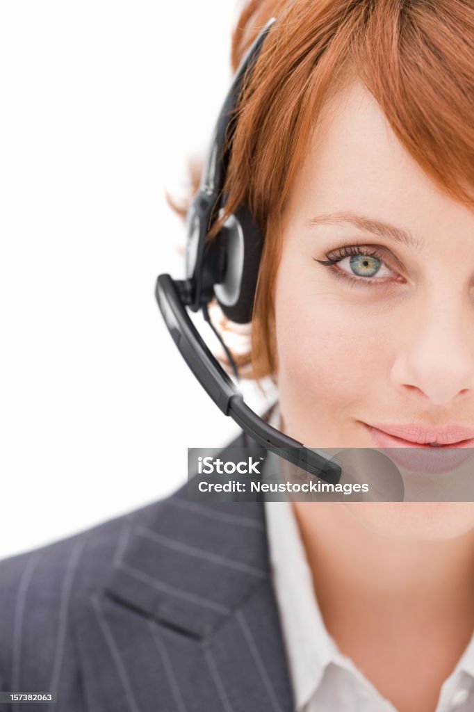 Retrato de uma mulher de negócios jovem sorridente com fone de ouvido - Foto de stock de 20 Anos royalty-free