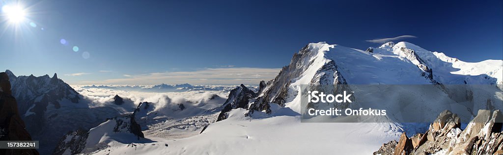 パノラマのモンブランサミットから Aiguille du Midi - シャモニーのロイヤリティフリーストックフォト