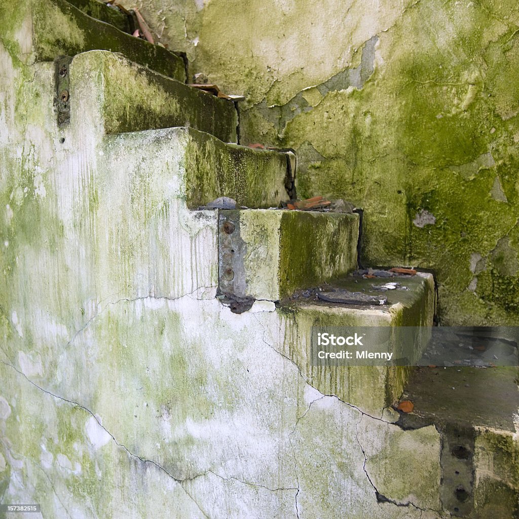 Grunge Rotten escalier - Photo de Escalier libre de droits