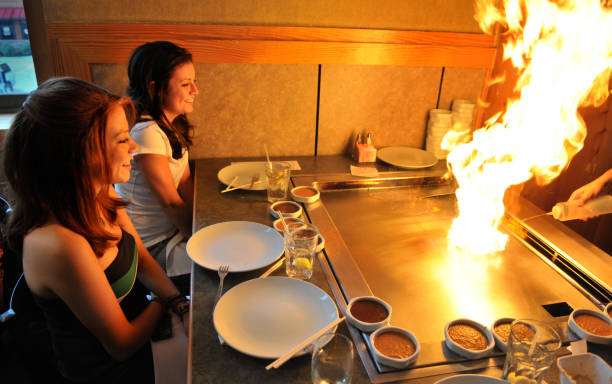 extinción de teppanyaki - teppan yaki fotografías e imágenes de stock