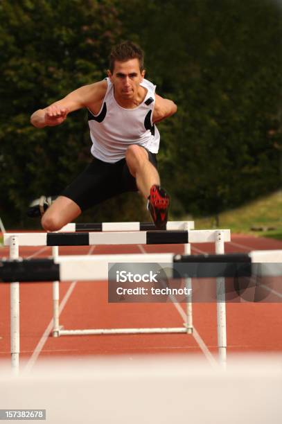 Foto de Obstáculo e mais fotos de stock de Obstáculo de Corrida - Obstáculo de Corrida, Só Homens, 20-24 Anos