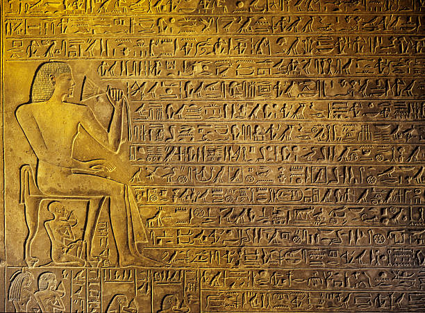 jeroglífico - egyptian hieroglyphs fotografías e imágenes de stock