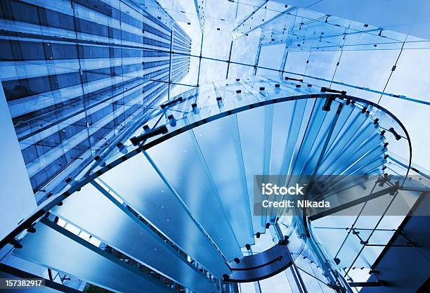 Foto de Escadaria De Vidro Moderno e mais fotos de stock de Arquitetura - Arquitetura, Arranha-céu, Cidade