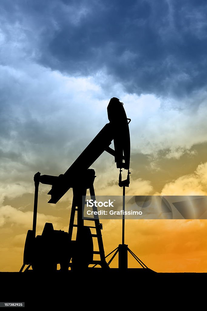 Aube sur petroleum pump - Photo de Pétrole libre de droits