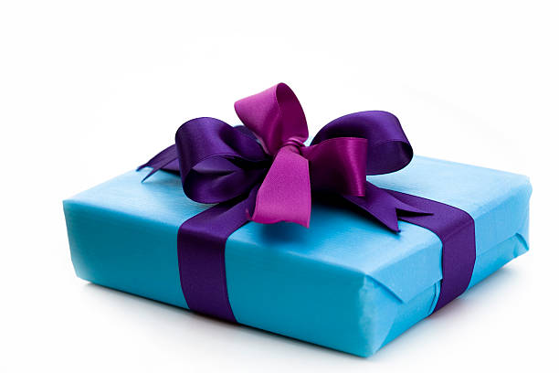 niebieskie pudełko na prezent z kokardą - gift purple turquoise box zdjęcia i obrazy z banku zdjęć
