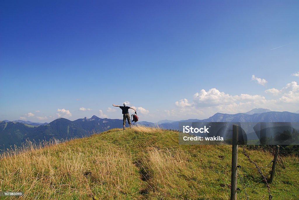 An der Spitze der Welt Mann auf Berggipfel Hirschberg - Lizenzfrei Bayern Stock-Foto