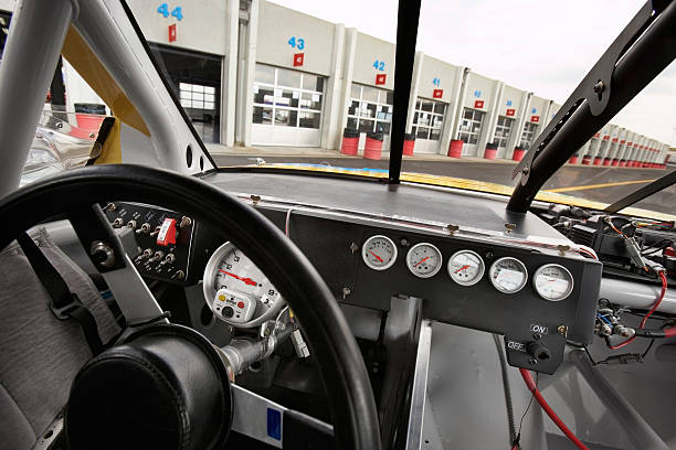 poste de pilotage de voiture de stock - steering wheel motorized sport stock car racecar photos et images de collection