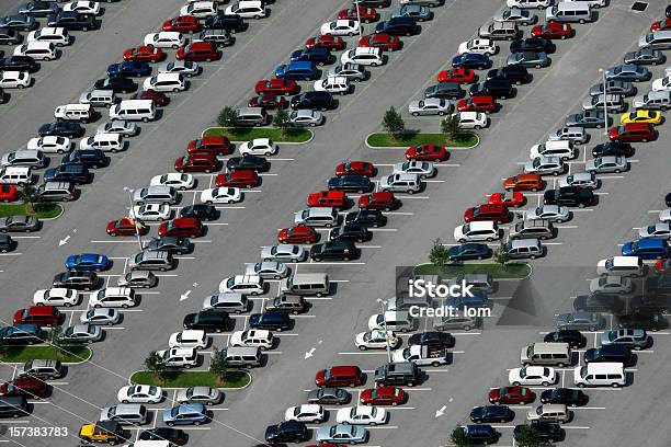 Parking - zdjęcia stockowe i więcej obrazów Parking - Parking, Samochód sportowo-użytkowy, Ujęcie z góry
