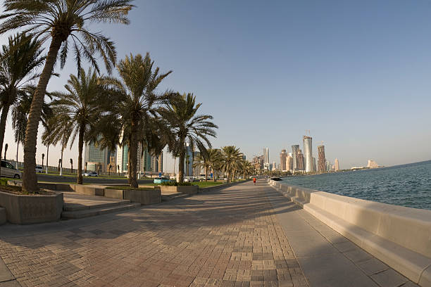 doha corniche (fisheye - cornisa fotografías e imágenes de stock