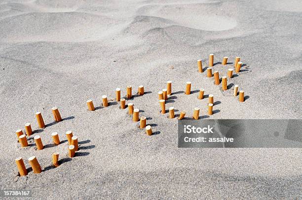 Stop Nichtraucher Stockfoto und mehr Bilder von Zigarettenstummel - Zigarettenstummel, Strand, Zigarette