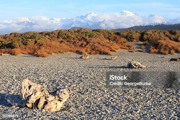 Paisagem De Montanha - Fotografias de stock e mais imagens de Anoitecer - Anoitecer, Ao Ar Livre, Arbusto