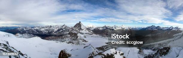 Alpes Suíços Panorâmica - Fotografias de stock e mais imagens de Alpes Europeus - Alpes Europeus, Alpes suíços, Ao Ar Livre