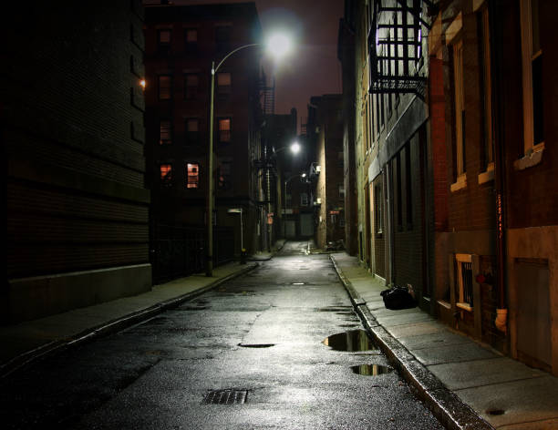 city rue - night wet road street photos et images de collection