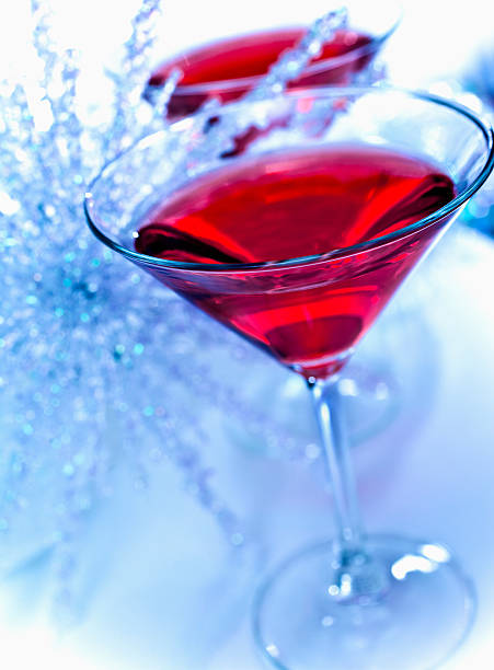 cosmopolitan martini - martini cocktail christmas blue zdjęcia i obrazy z banku zdjęć