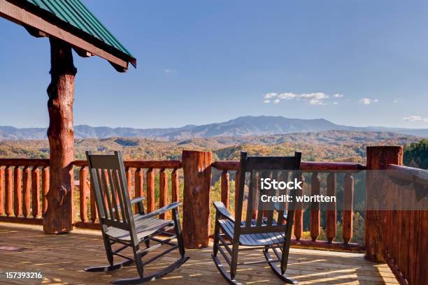 Photo libre de droit de Les Fauteuils À Bascule Avec Vue banque d'images et plus d'images libres de droit de Monts Great Smoky - Monts Great Smoky, Parc National des Great Smoky Mountains, Automne