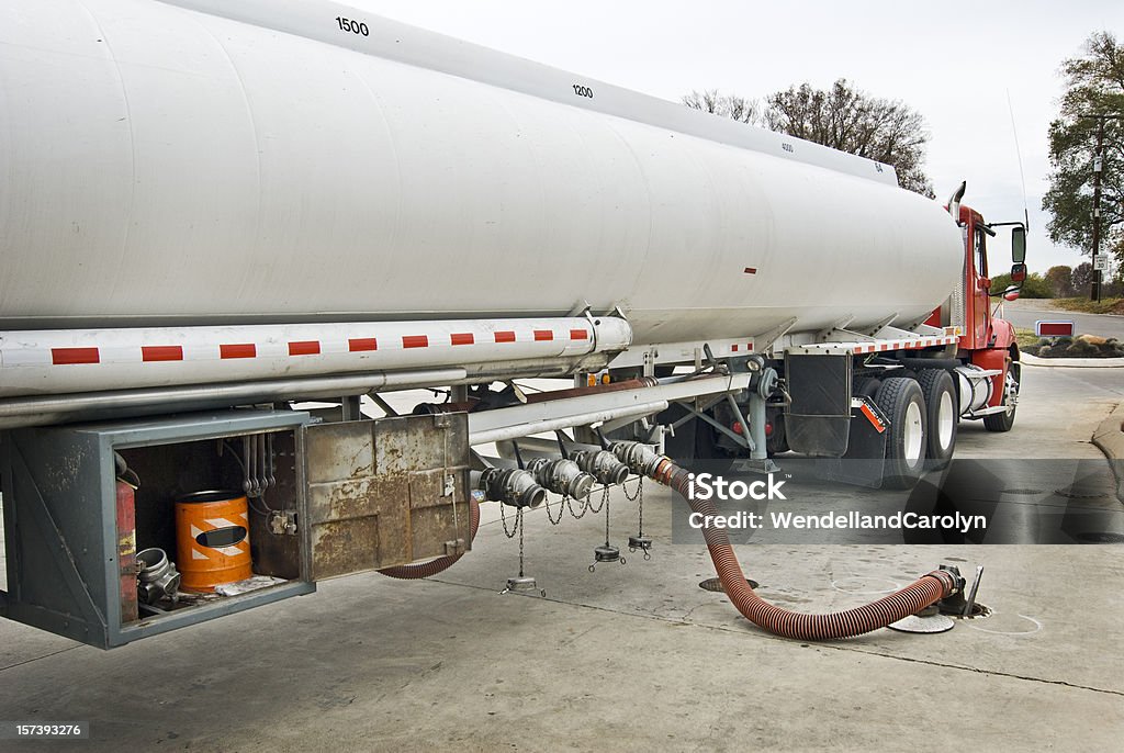 Camion di carburante - Foto stock royalty-free di Consegnare