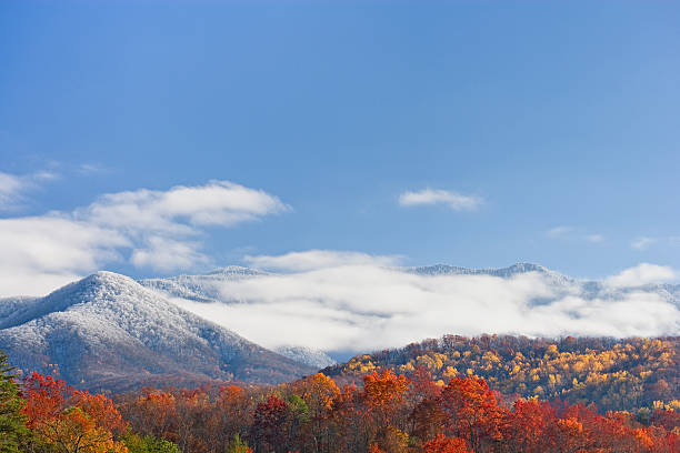 Autumn day with snowfall on the mountains Early snowfall blankets the upper elevations in the Smoky Mountains. great smoky mountains national park stock pictures, royalty-free photos & images